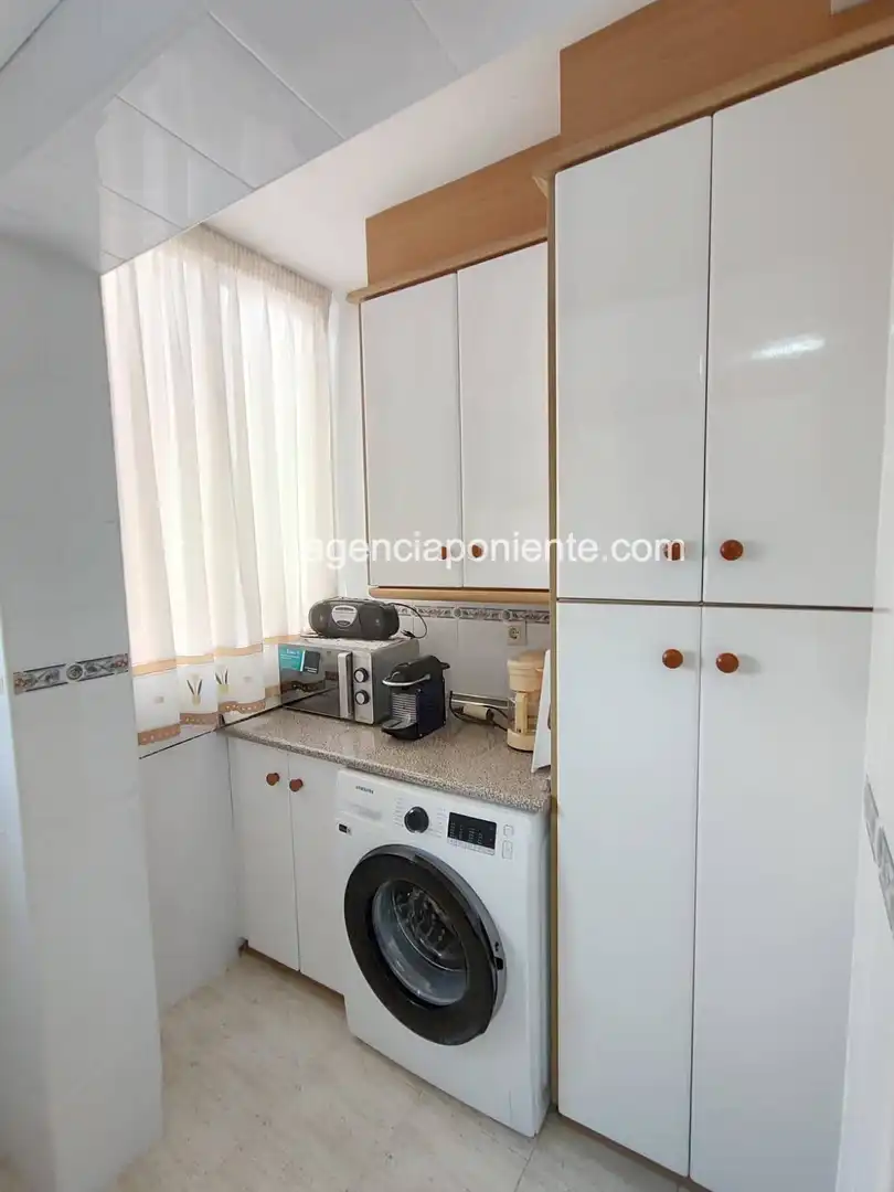 Cocina de Apartamento de alquiler en Benidorm con Aire acondicionado, Terraza y Amueblado