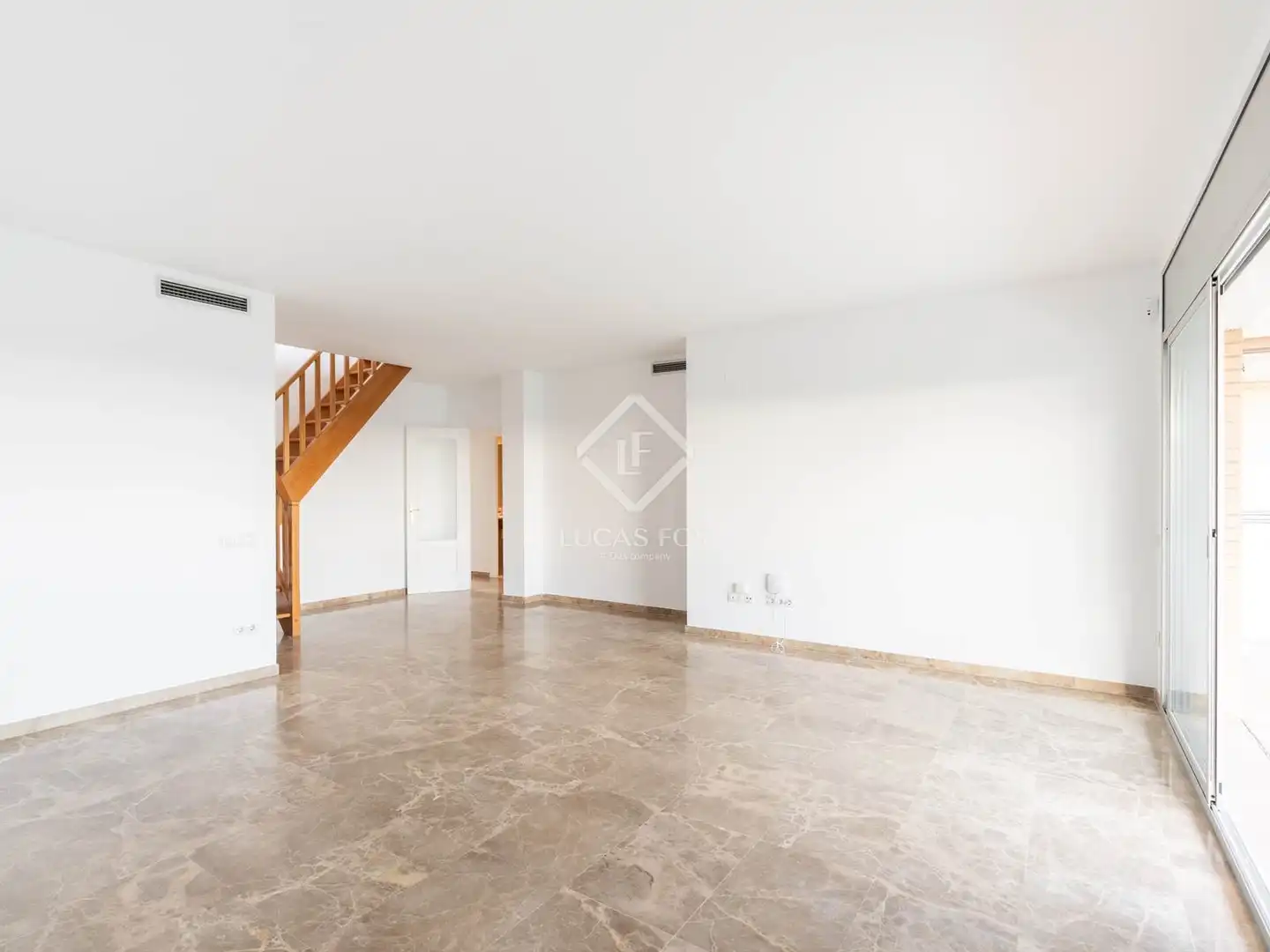 Attic for sale in Gavà  with Air Conditioner, Private garden and Terrace