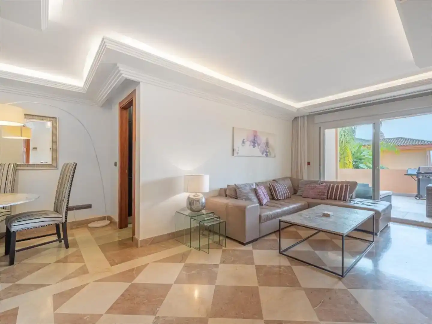 Sala d'estar de Apartament de lloguer en Marbella amb Aire condicionat, Piscina i Balcó