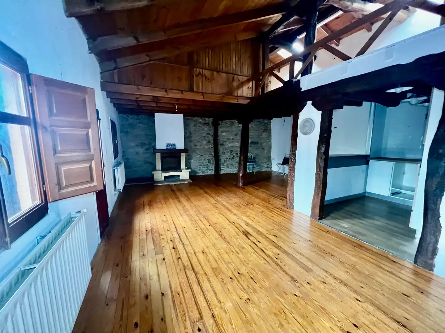 Edificio en venta en Valle de Valdelucio