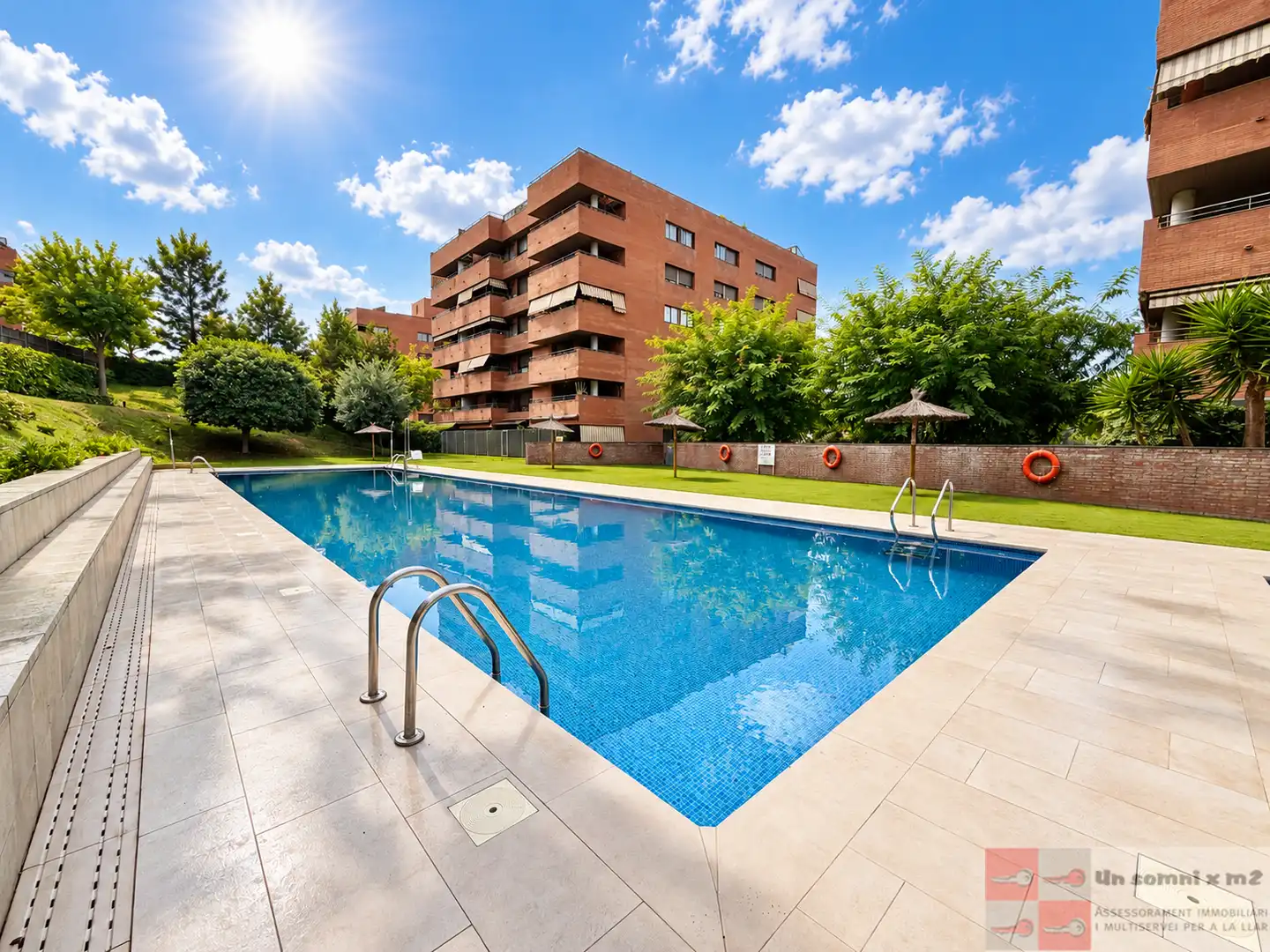Piscina de Planta baixa en venda en Fontsanta - Fatjó