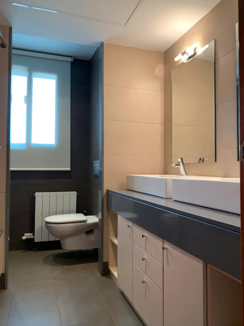 Baño de Casa adosada en venta en Reus con Aire acondicionado, Calefacción y Jardín privado