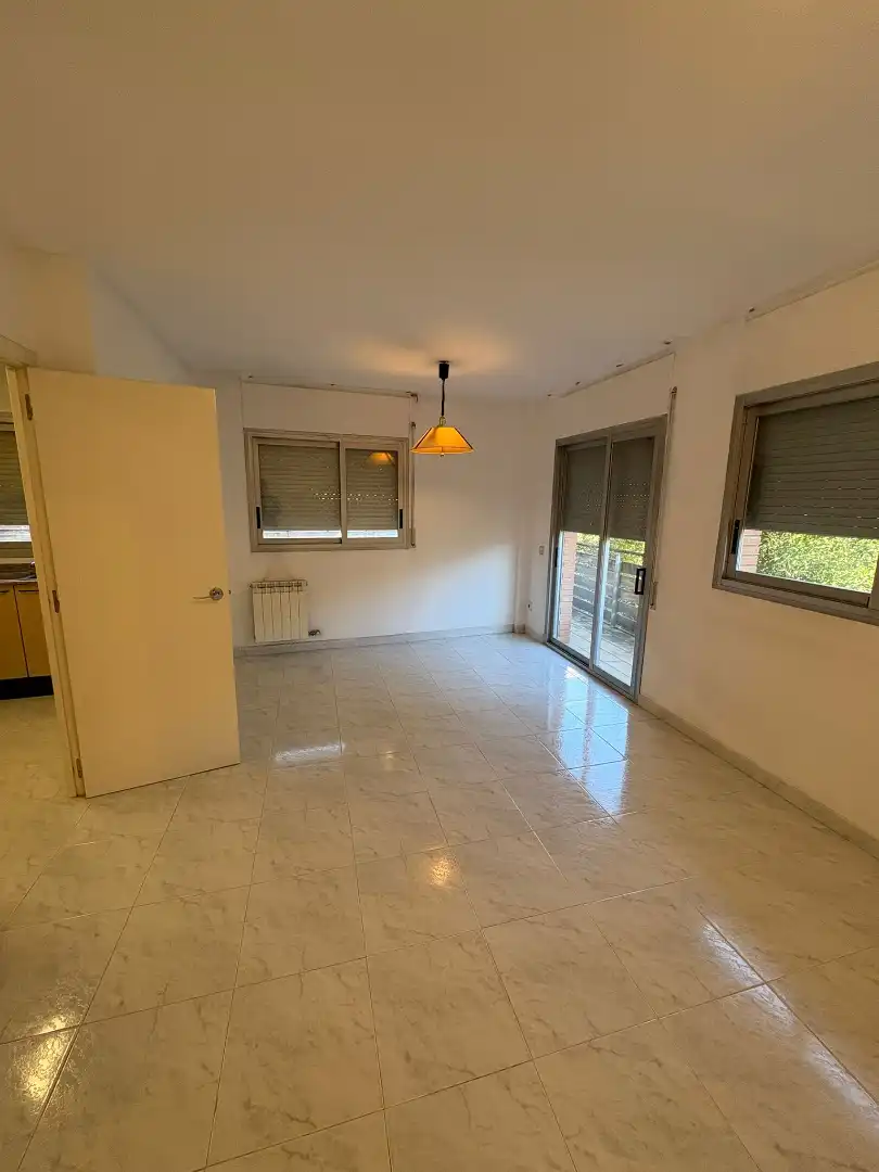 Sala d'estar de Pis en venda en Girona amb Forn, Microones i Balcó