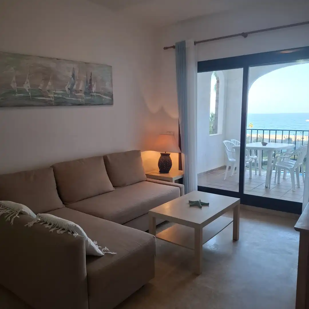 Sala d'estar de Apartament en venda en Manilva amb Aire condicionat, Terrassa i Traster