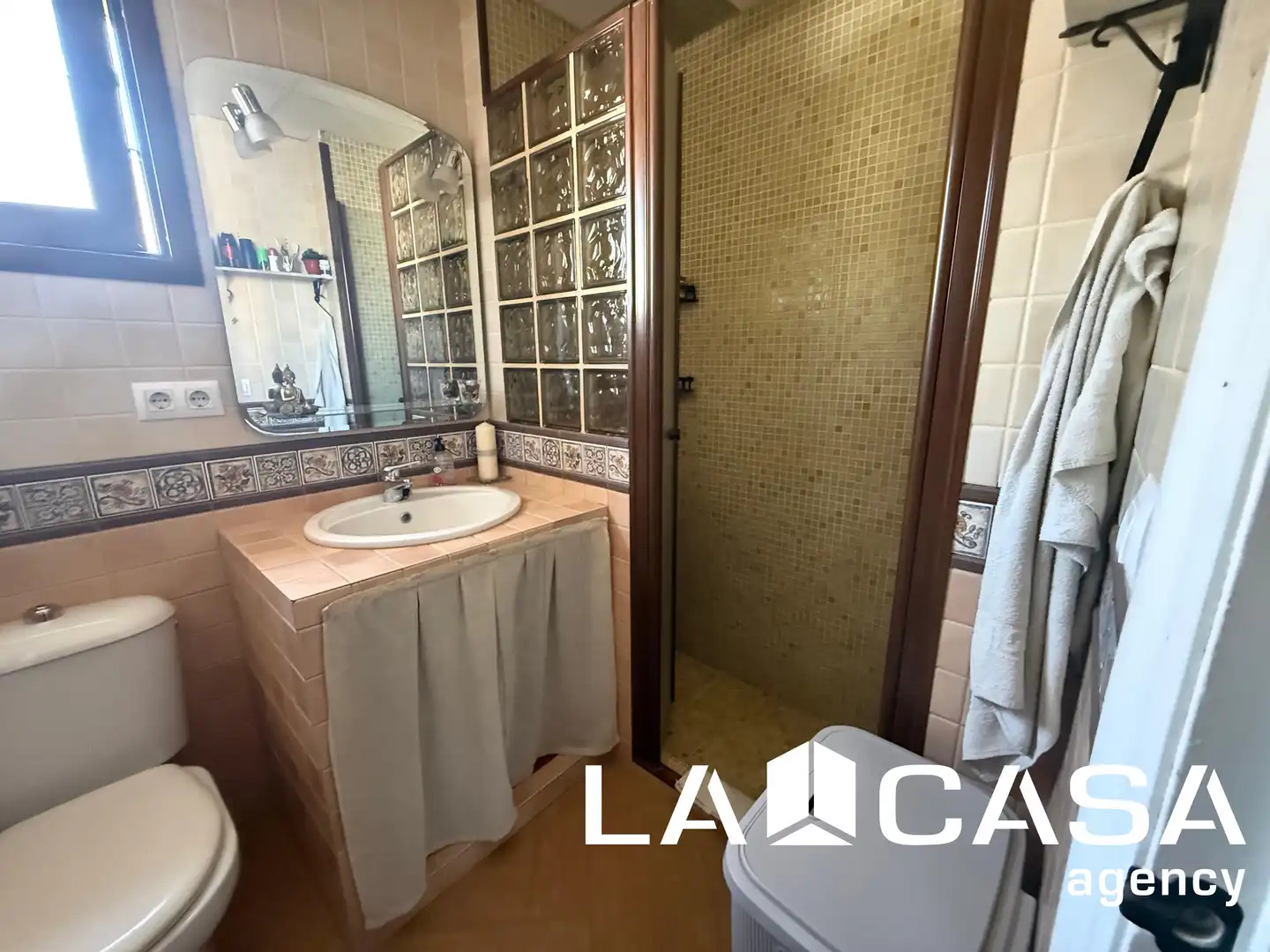 Bathroom of Detached homes for sale in Dos Hermanas  with Air Conditioner, Terrace and Storage room