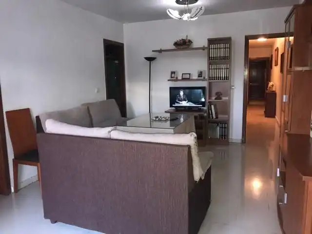 Gran piso próximo al centro de Pueblonuevo. Con una superficie de 100 m2. La vivienda consta de hall recibidor, 4 dormitorios, uno, imatge 3
