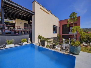 Villa con piscina in vendita a 4 Calle Camelia #Calle Camelia