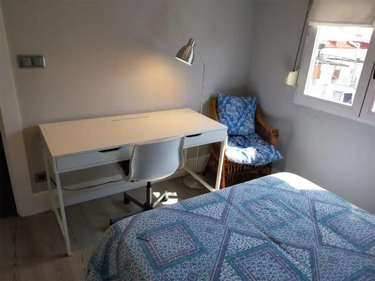 Bedroom of Attic for share in Bilbao   with Parquet flooring, Furnished and Balcony