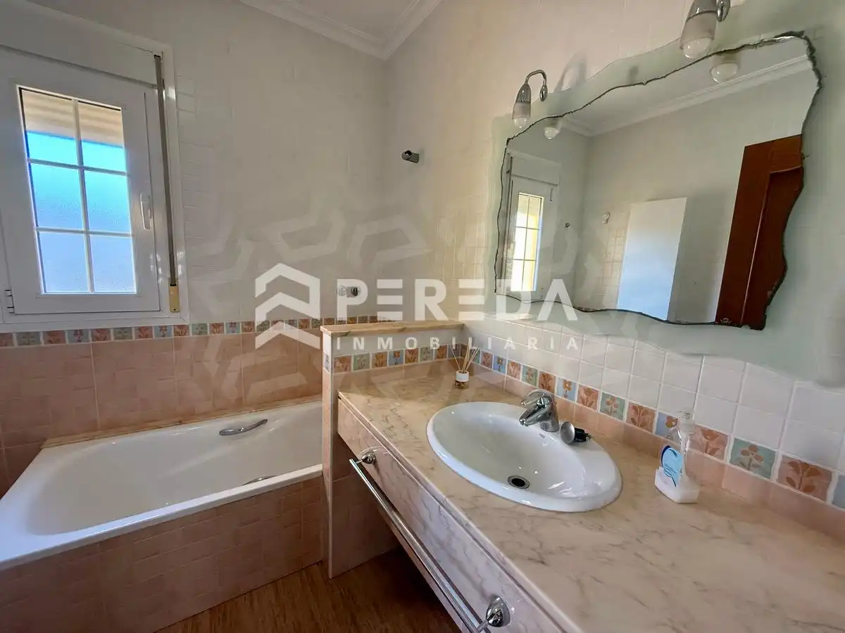 Bany de Casa o xalet en venda en La Mojonera amb Jardí privat, Terrassa i Moblat