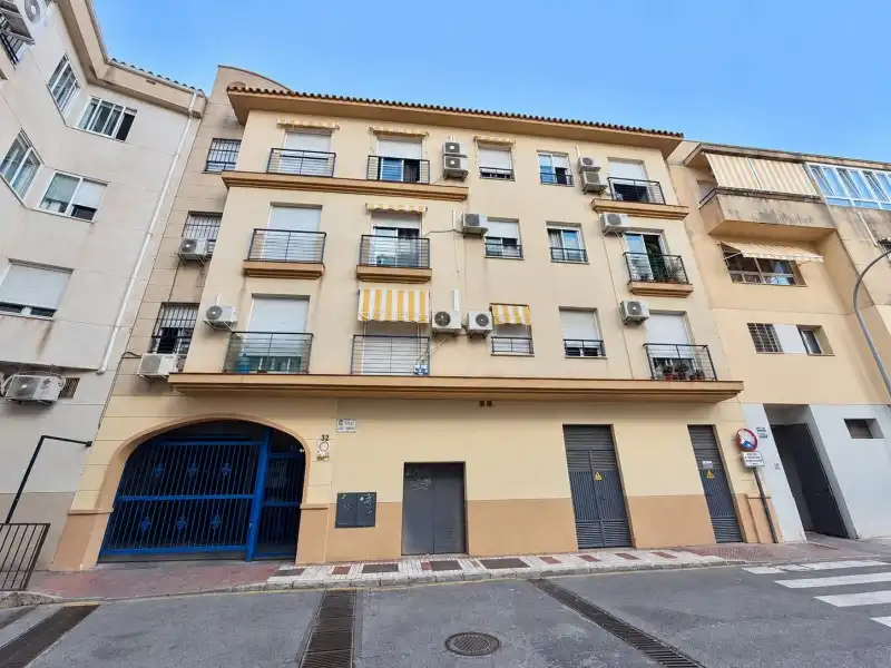 Vista exterior de Piso en venta en Torremolinos con Aire acondicionado, Terraza y Lavadora