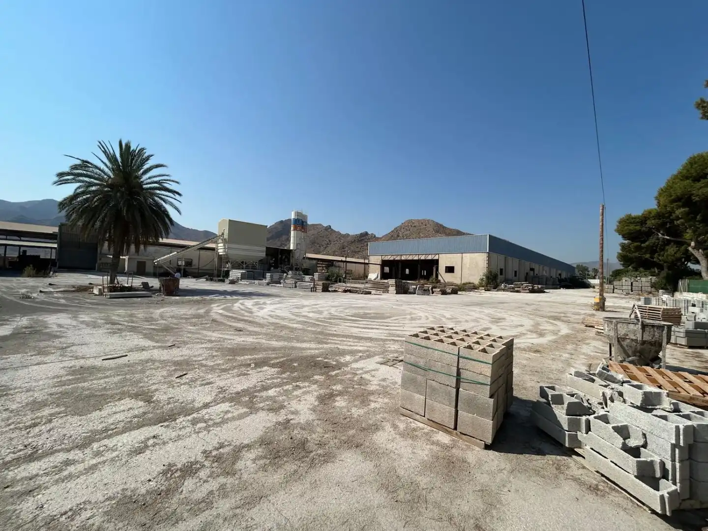 Vista exterior de Nave industrial en venta en Cox