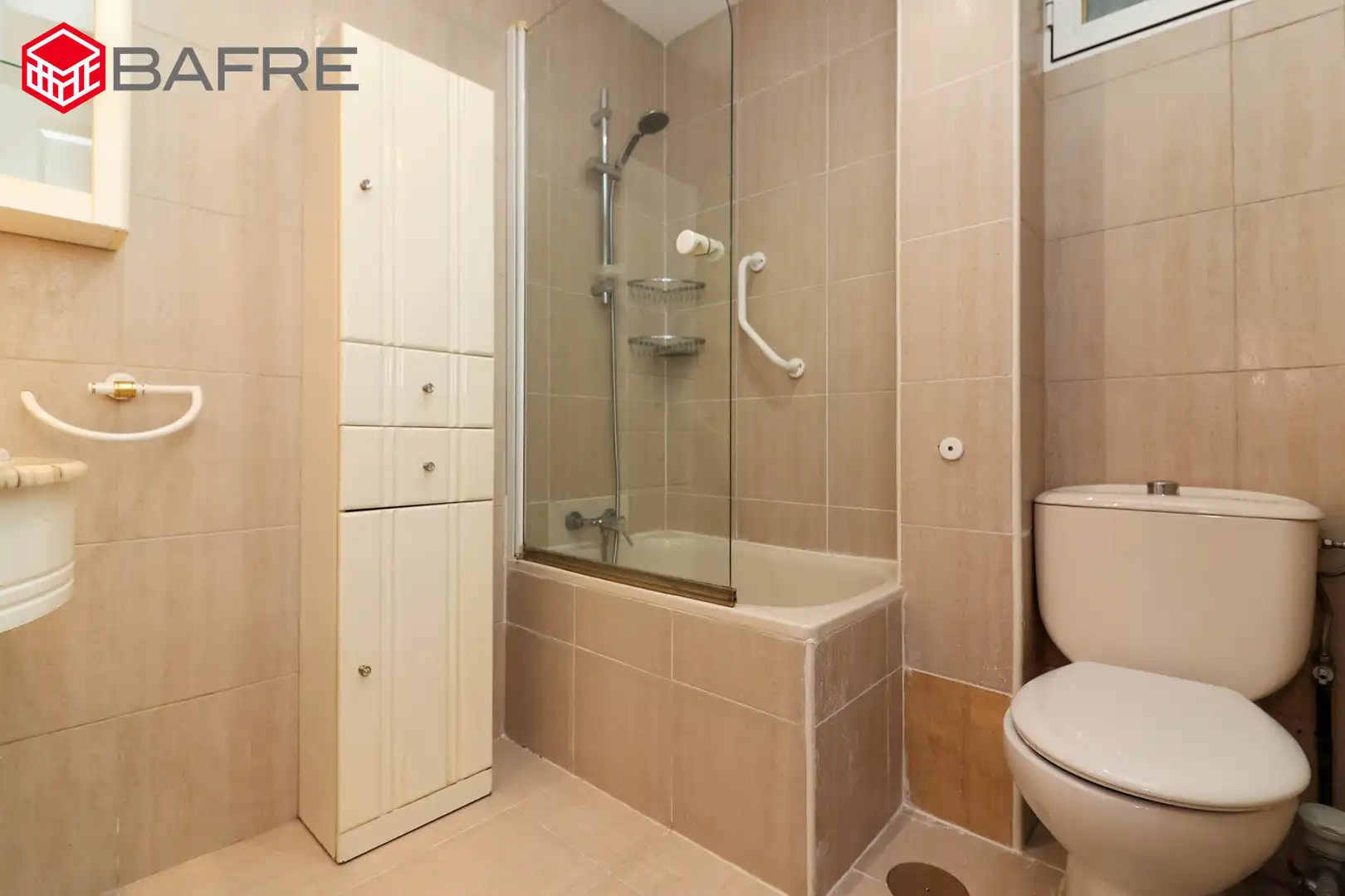 Baño de Piso de alquiler en Madrid con Aire acondicionado y Calefacción