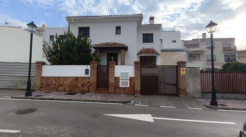 Fabulosa casa familiar muy hogareña en la entrada de Los Pacos con calidades de 1ª ....