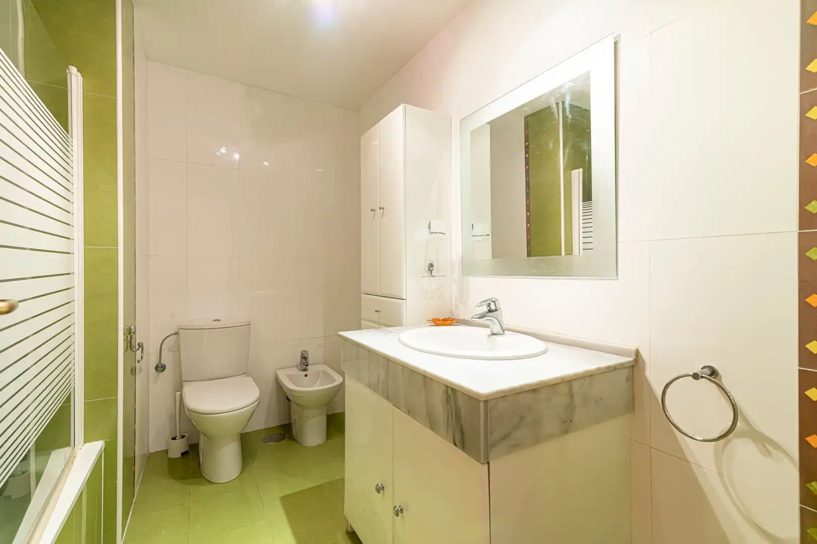 Baño de Piso de alquiler en Arona con Terraza, Amueblado y Piscina comunitaria