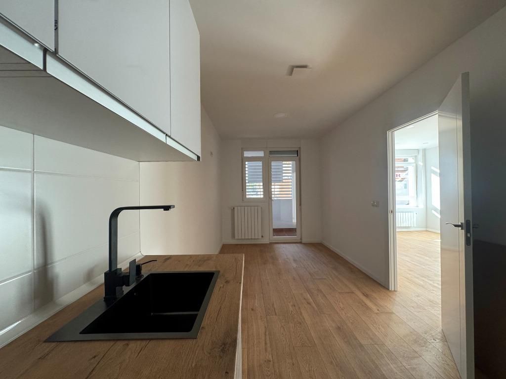 Cuina de Pis en venda en Los Corrales de Buelna  amb Calefacció, Parquet i Terrassa