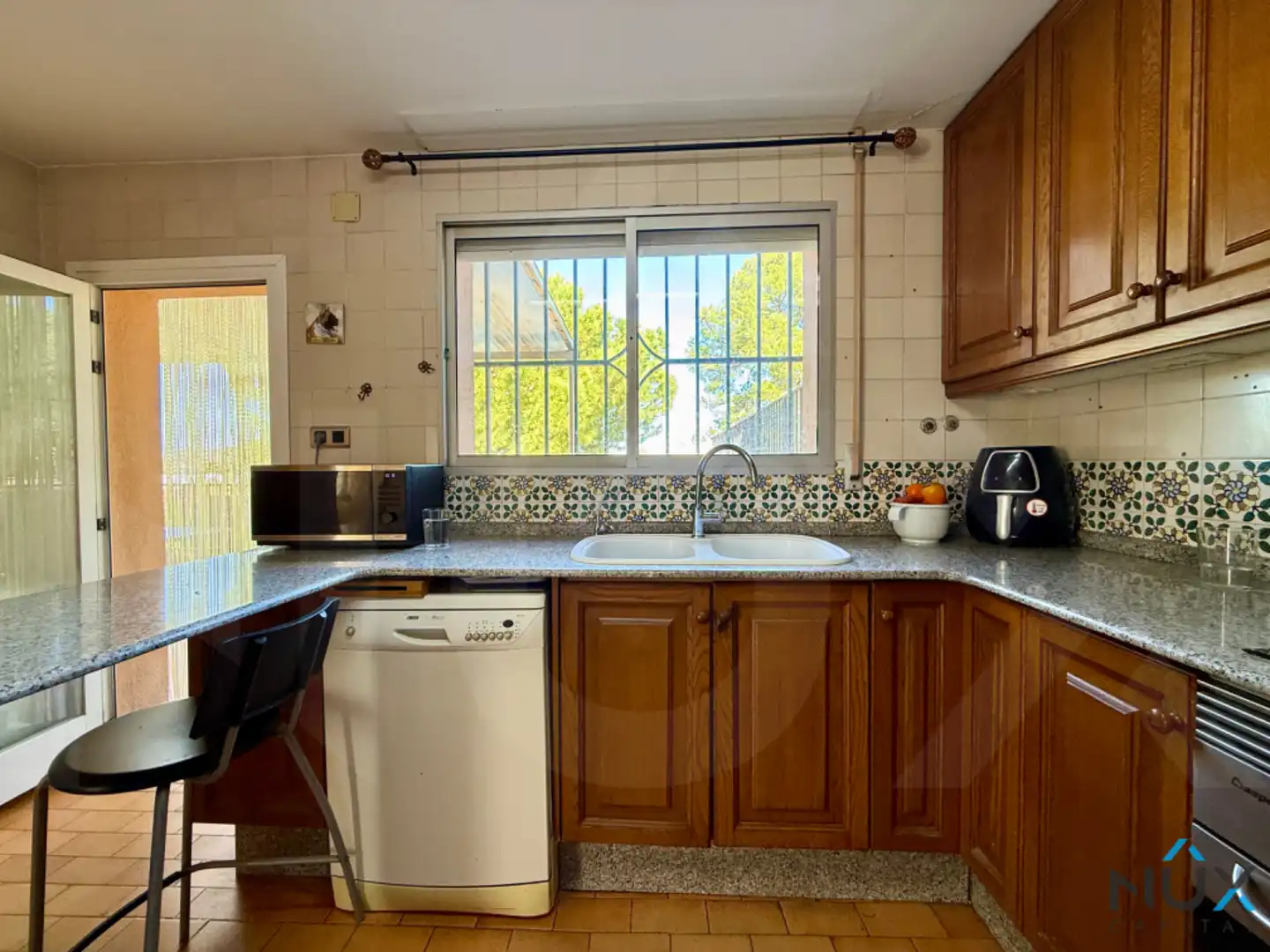 Cuina de Casa o xalet en venda en Riba-roja de Túria amb Aire condicionat, Calefacció i Jardí privat