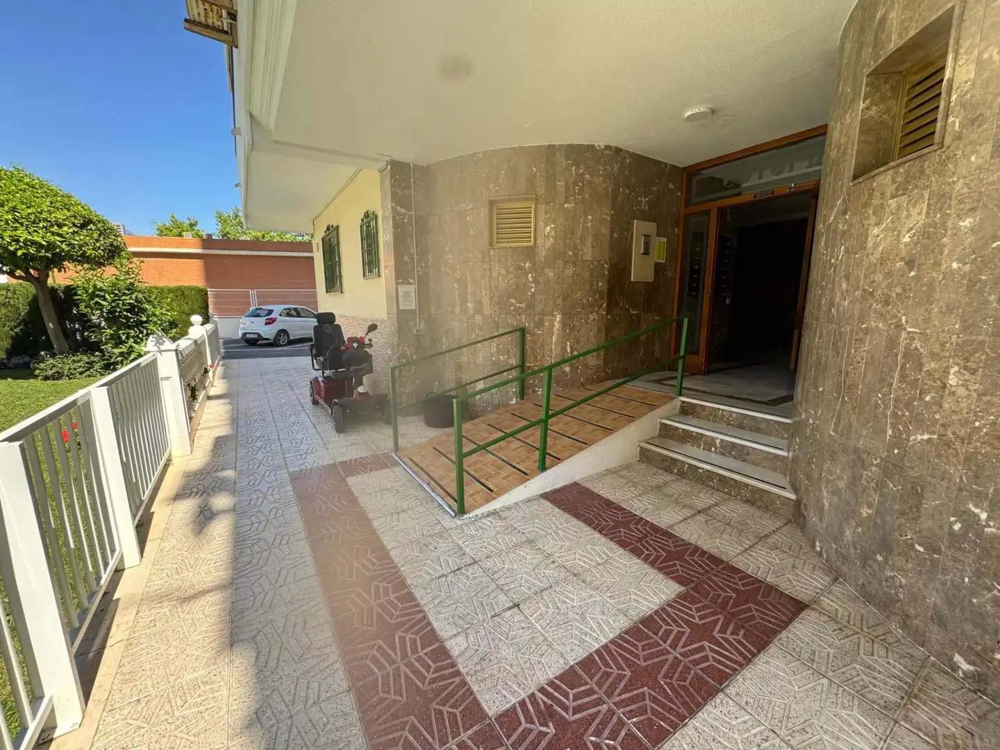 Aparcament de Pis en venda en Benidorm amb Aire condicionat, Moblat i Piscina comunitària