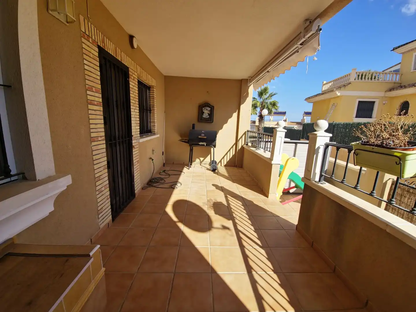 Terrasse von Erdgeschoss zur Miete in Orihuela mit Privatgarten, Schwimmbad und Möbliert