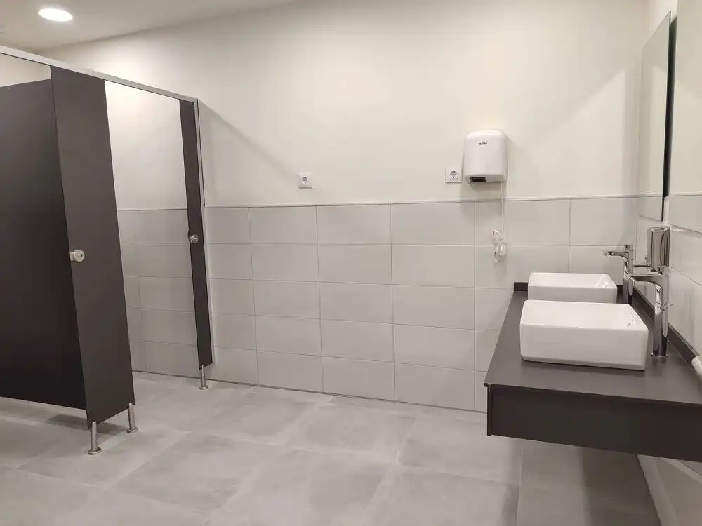 Baño de Nave industrial de alquiler en Azuqueca de Henares