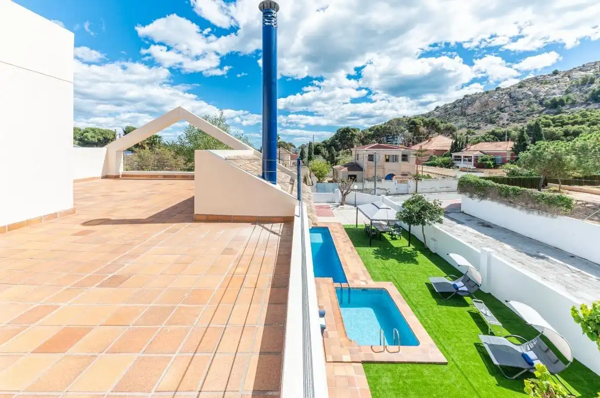 Piscina de Casa o xalet en venda en Alicante / Alacant amb Jardí privat, Terrassa i Traster