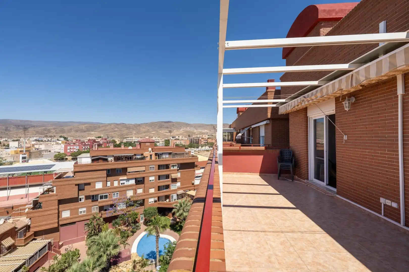 Terraza de Ático de alquiler en Almería con Aire acondicionado, Calefacción y Jardín privado