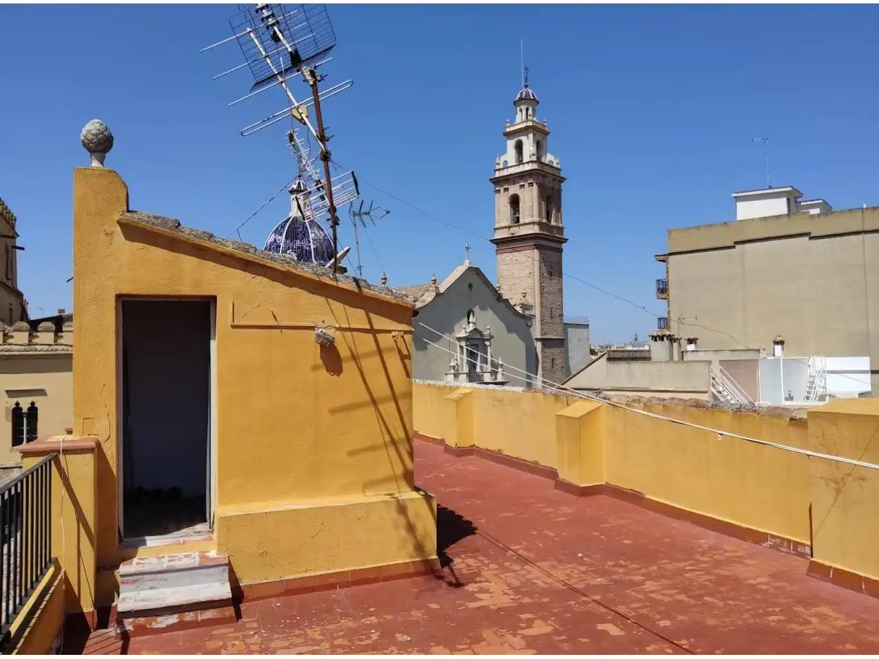 Vista exterior de Piso en venta en Burjassot con Terraza y Balcón