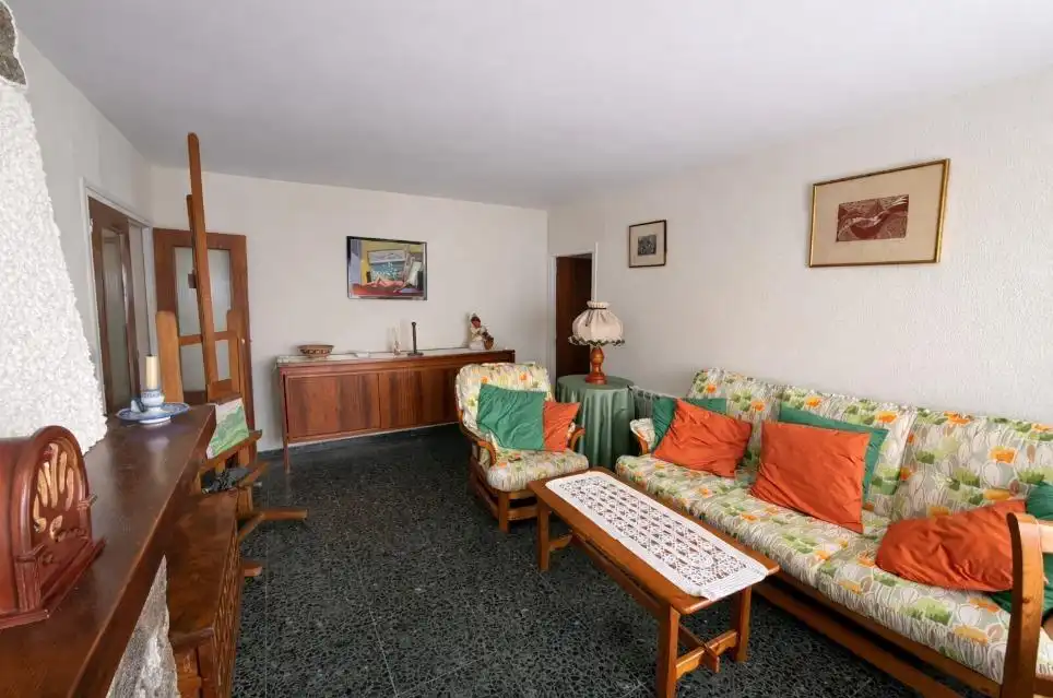 Sala d'estar de Pis en venda en Las Navas del Marqués  amb Calefacció, Terrassa i Traster
