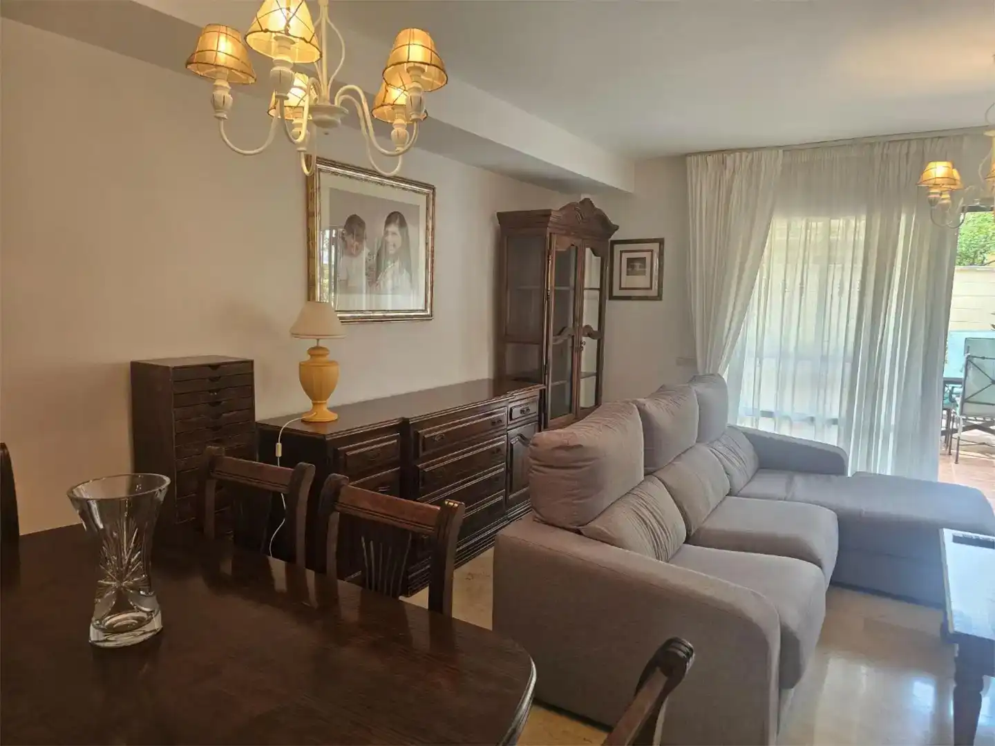 Sala de estar de Piso en venta en Marbella con Aire acondicionado, Jardín privado y Amueblado