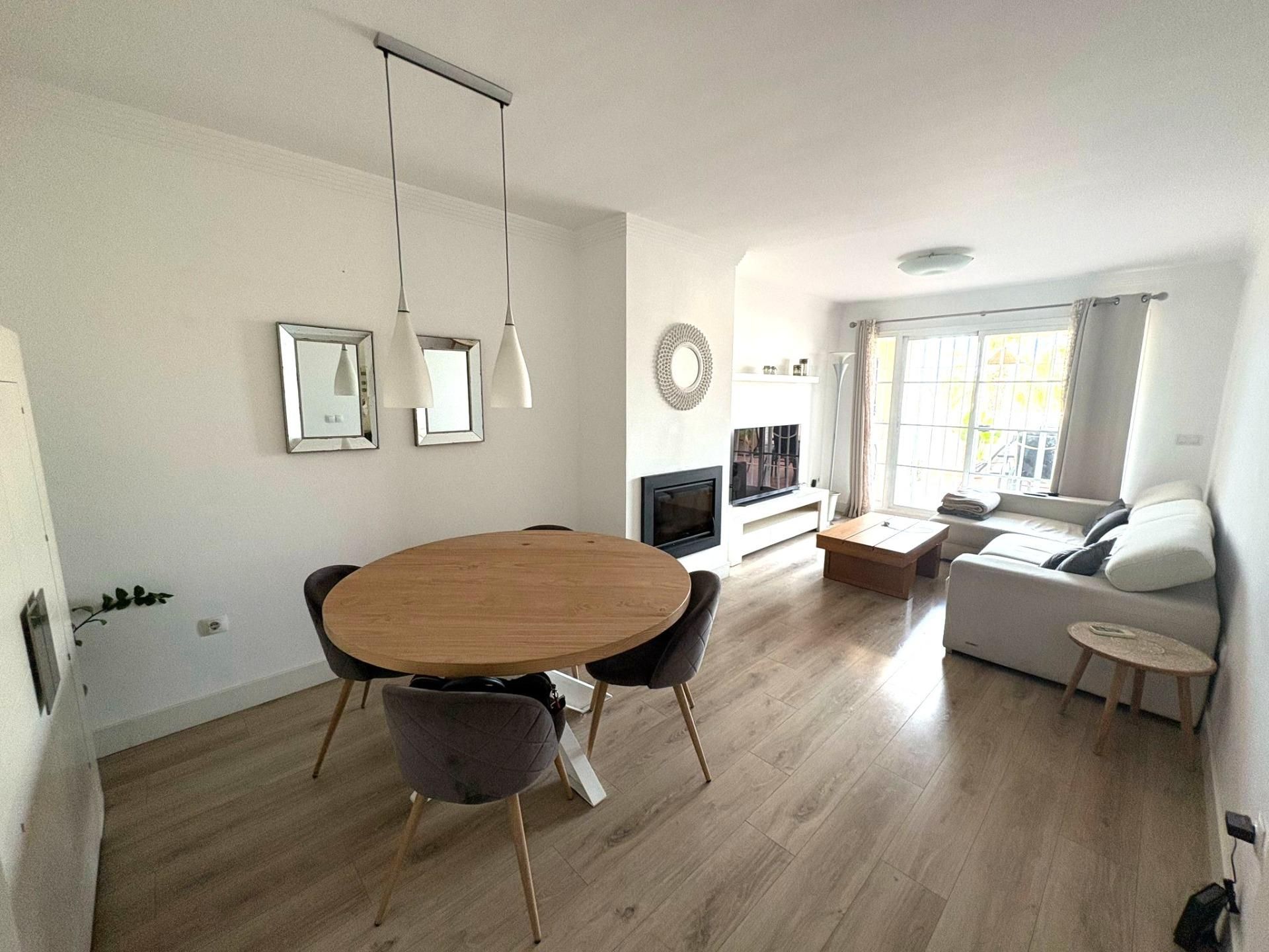 Comedor de Casa adosada en venta en Torremolinos con Aire acondicionado, Calefacción y Jardín privado