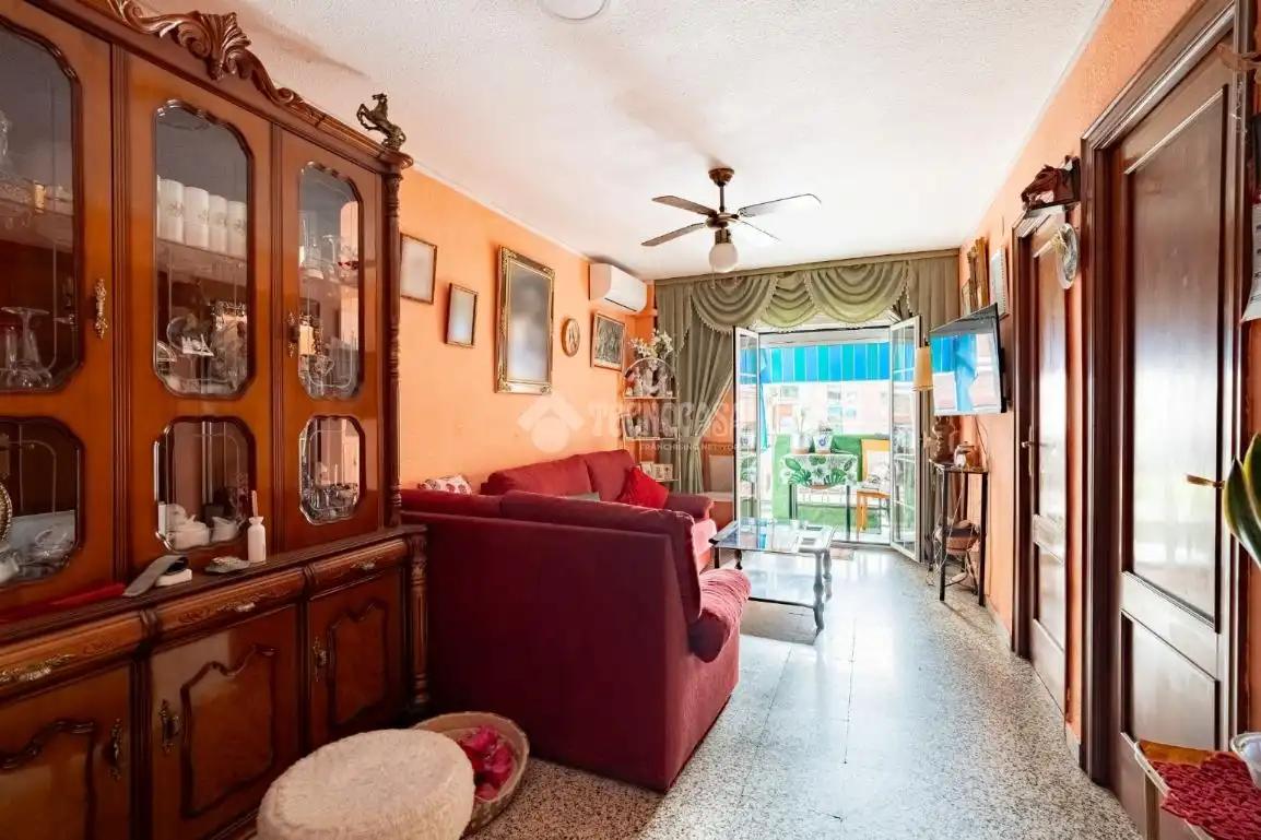Living room of Flat for sale in Granada  with Air Conditioner, Heating and Terrace