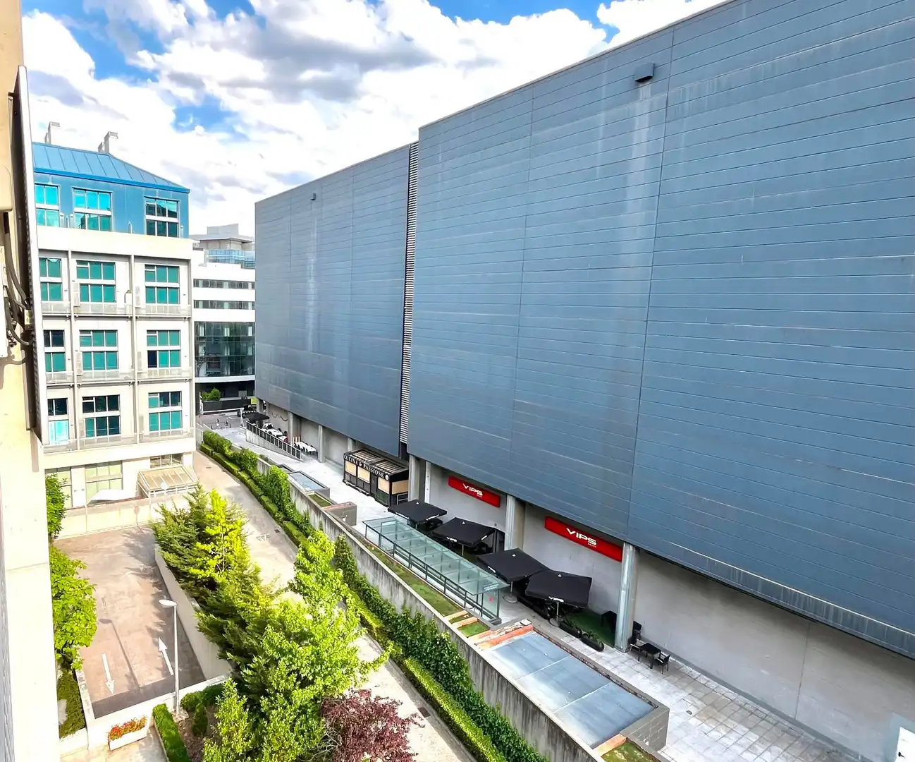 Vista exterior de Oficina de lloguer en Madrid amb Aire condicionat, Calefacció i Terrassa