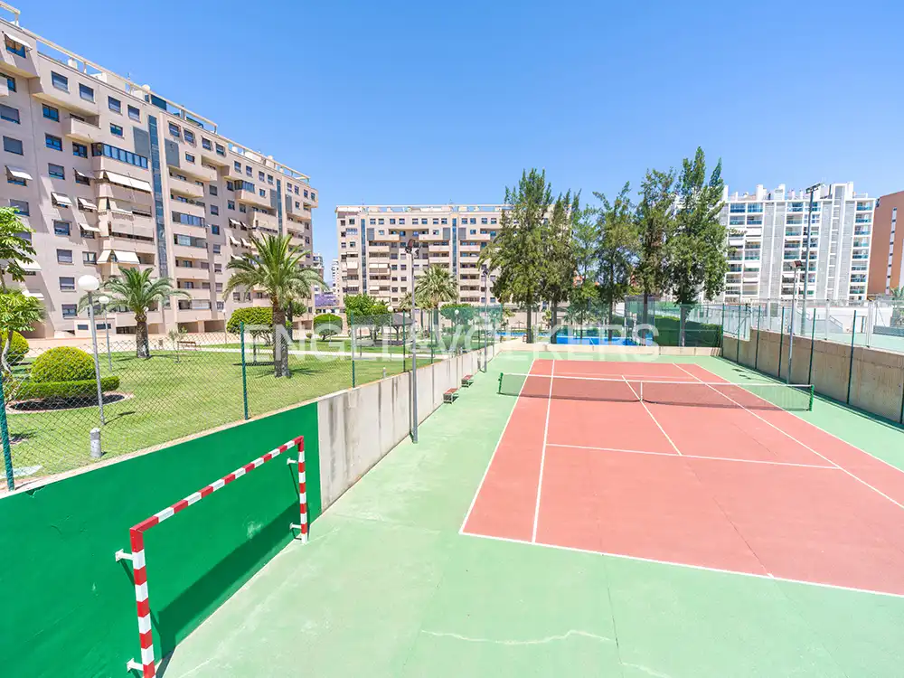 Vista exterior de Àtic en venda en Alicante / Alacant amb Aire condicionat, Calefacció i Terrassa