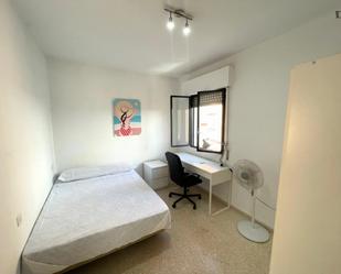 Bedroom of Apartment to share in  Sevilla Capital