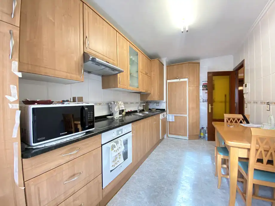 Cocina de Piso en venta en Vitoria - Gasteiz con Calefacción, Parquet y Terraza