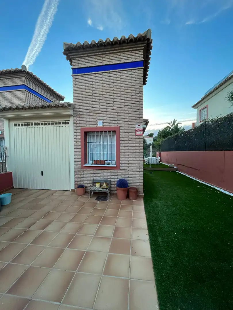 Jardí de Casa adosada en venda en Vélez-Málaga amb Terrassa i Moblat