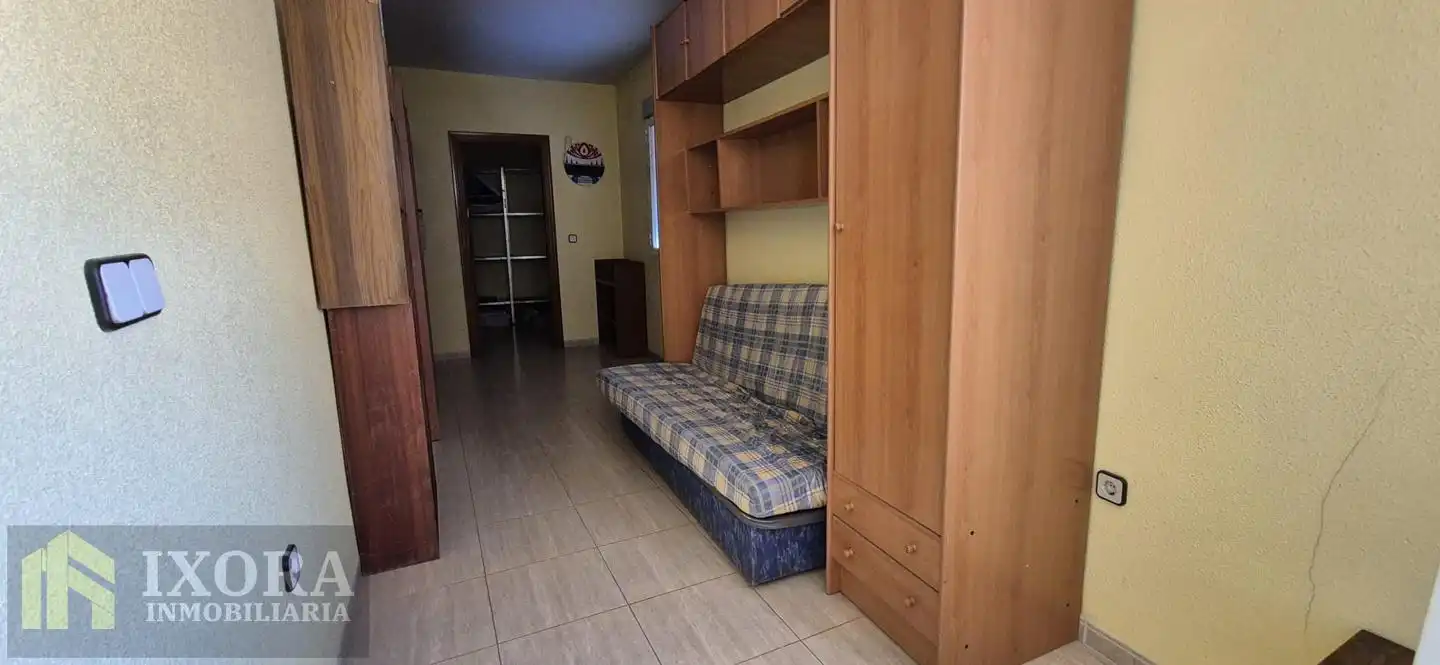 Dormitori de Casa o xalet en venda en Linares amb Aire condicionat i Terrassa