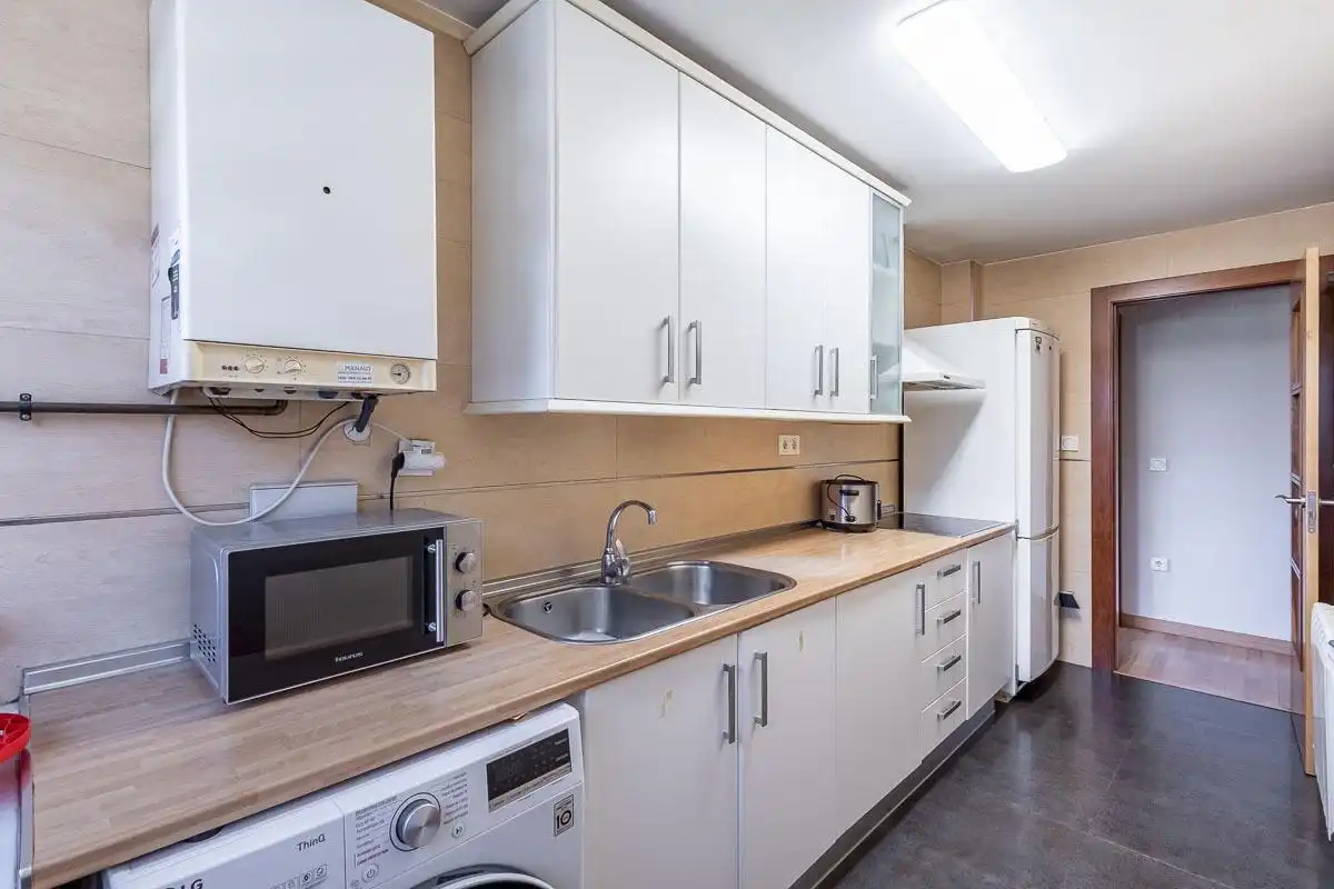 Kitchen of Flat for sale in Granada  with Air Conditioner, Heating and Jacuzzi