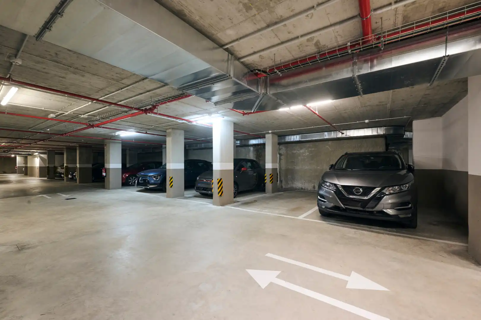 Aparcament de Pis en venda en L'Hospitalet de Llobregat amb Aire condicionat, Calefacció i Parquet