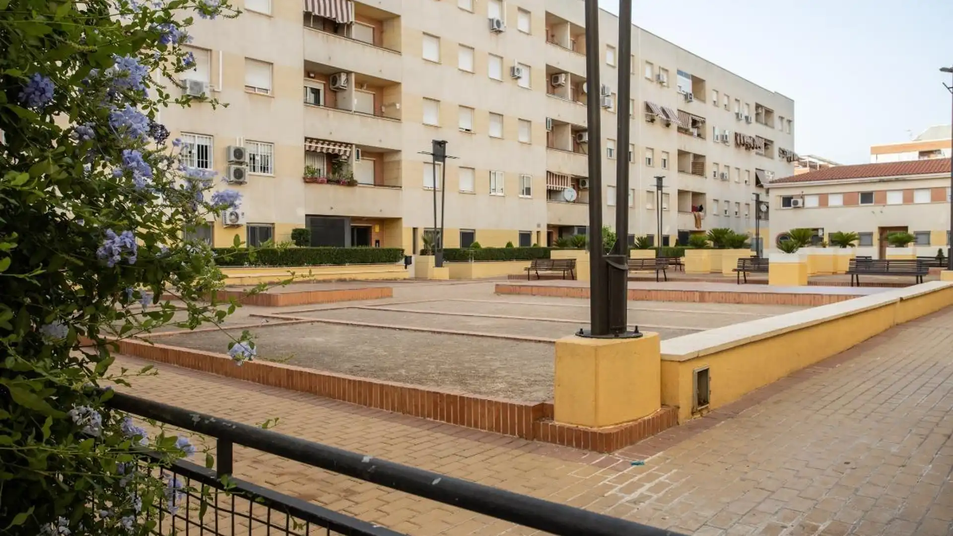 Exterior view of Flat for sale in  Granada Capital