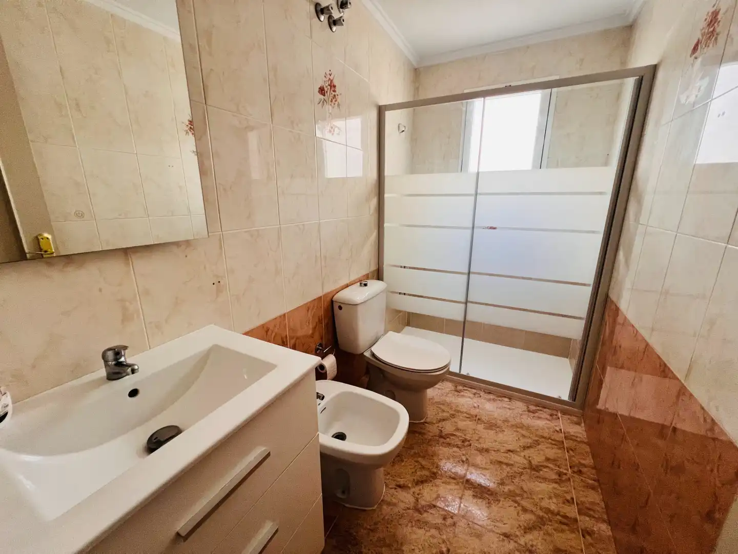 Baño de Apartamento en venta en Torrevieja con Aire acondicionado, Calefacción y Terraza