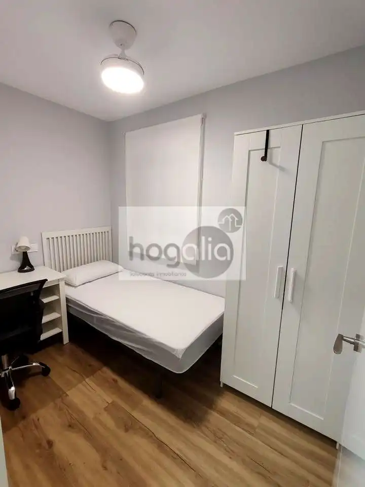 Schlafzimmer von Erdgeschoss zur Miete in Sur