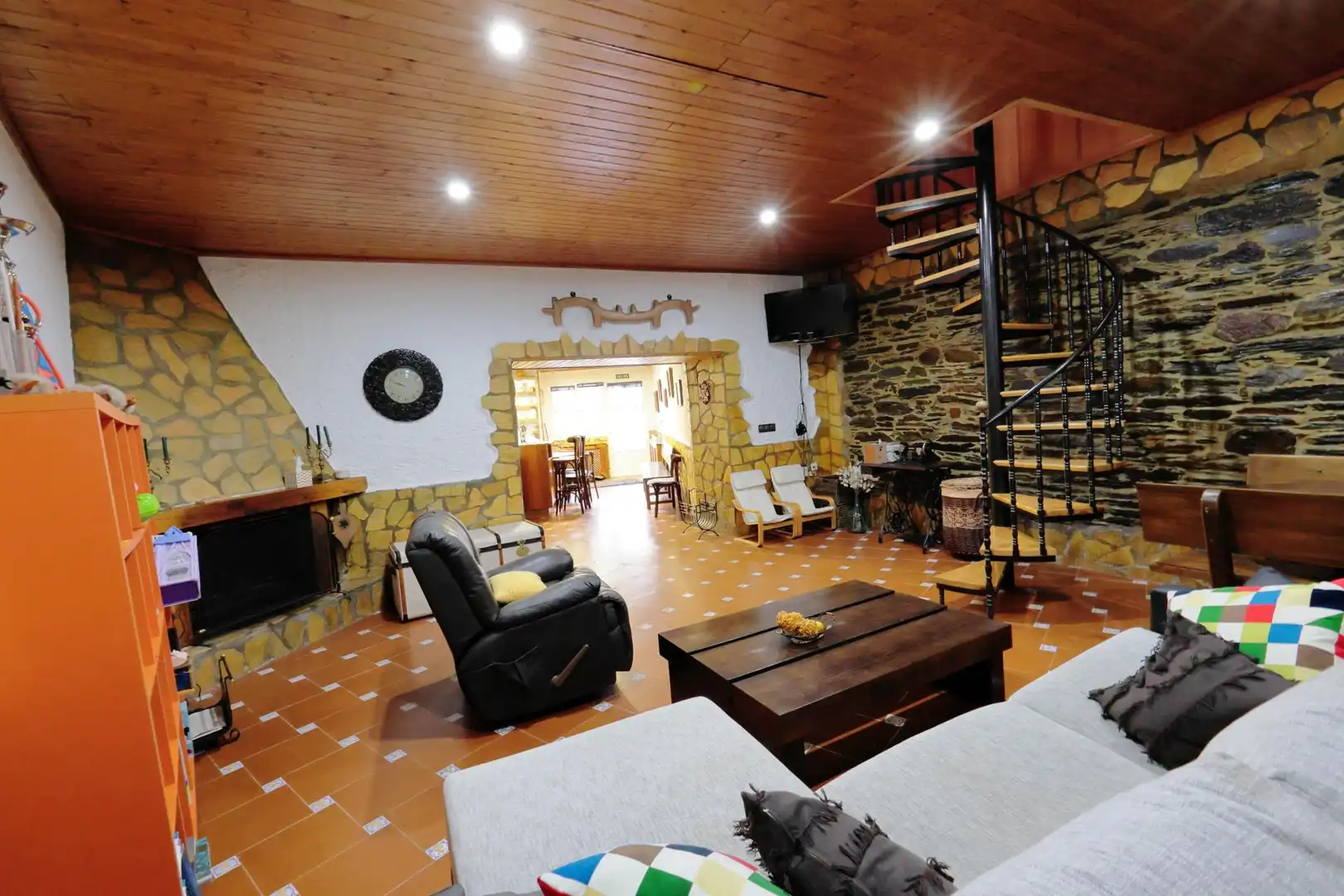 Sala de estar de Casa adosada en venta en Vega de Espinareda con Calefacción