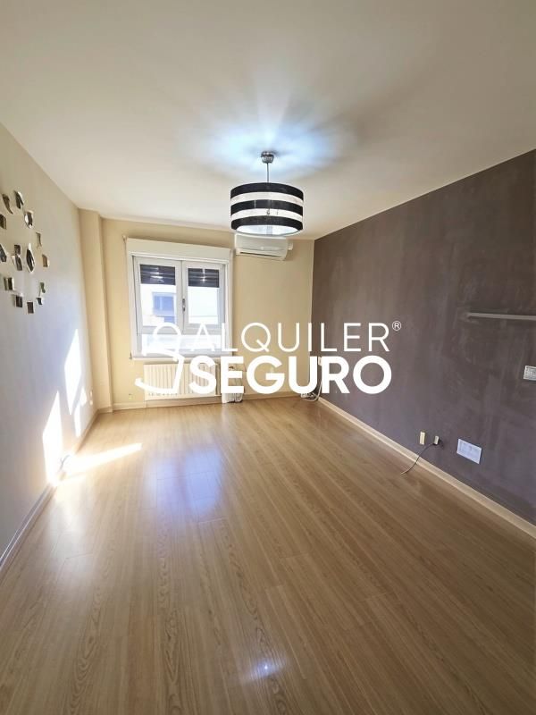Bedroom of Flat to rent in Alcalá de Henares  with Air Conditioner and Heating
