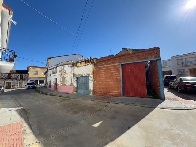 Country house for sale in Orellana la Vieja