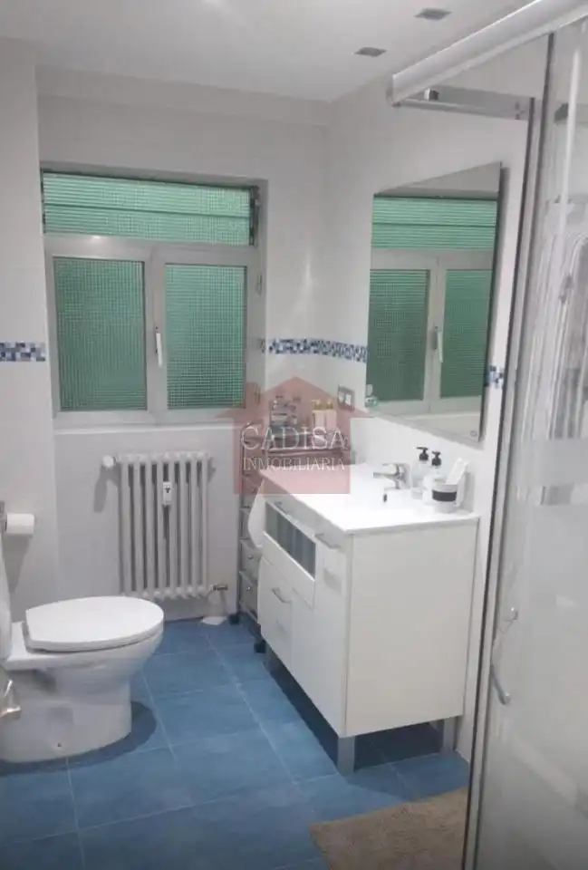 Baño de Piso para compartir en Salamanca con Calefacción, Terraza y Amueblado