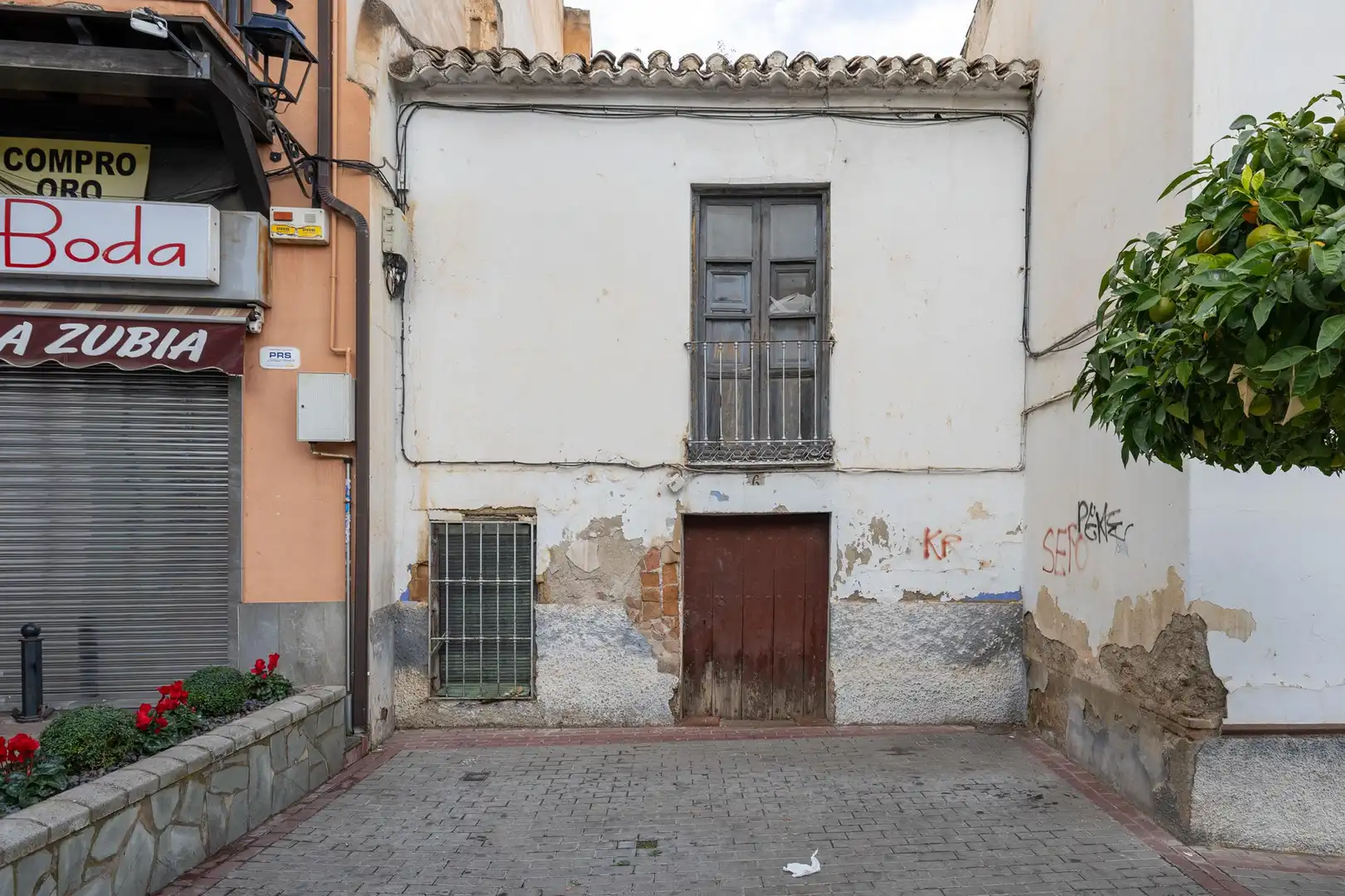 Vista exterior de Casa o xalet en venda en La Zubia amb Balcó