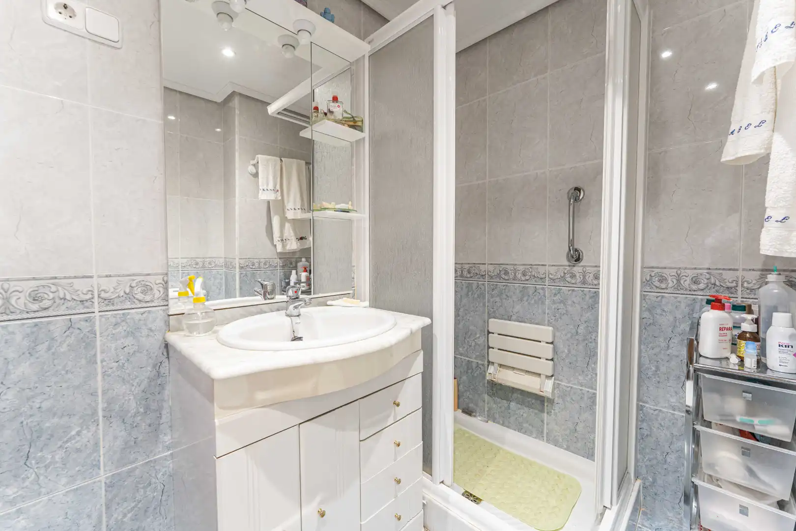 Baño de Piso en venta en Humanes de Madrid con Terraza, Amueblado y Horno