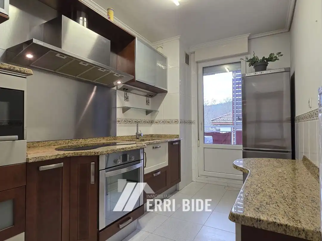 Cocina de Piso en venta en Mungia con Calefacción, Trastero y Balcón