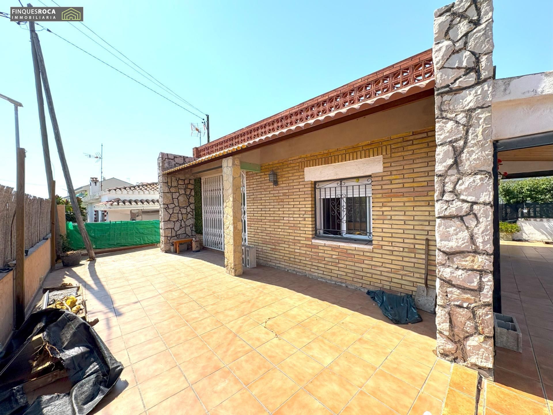 Vista exterior de Casa o chalet en venta en Alcanar con Jardín privado, Terraza y Alarma