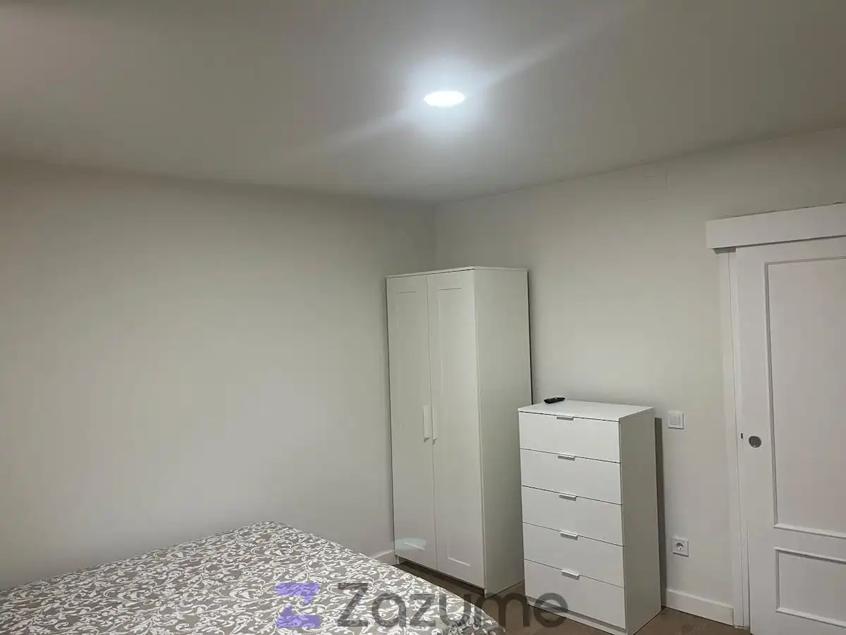 Dormitori de Apartament de lloguer en Madrid amb Aire condicionat, Calefacció i Parquet
